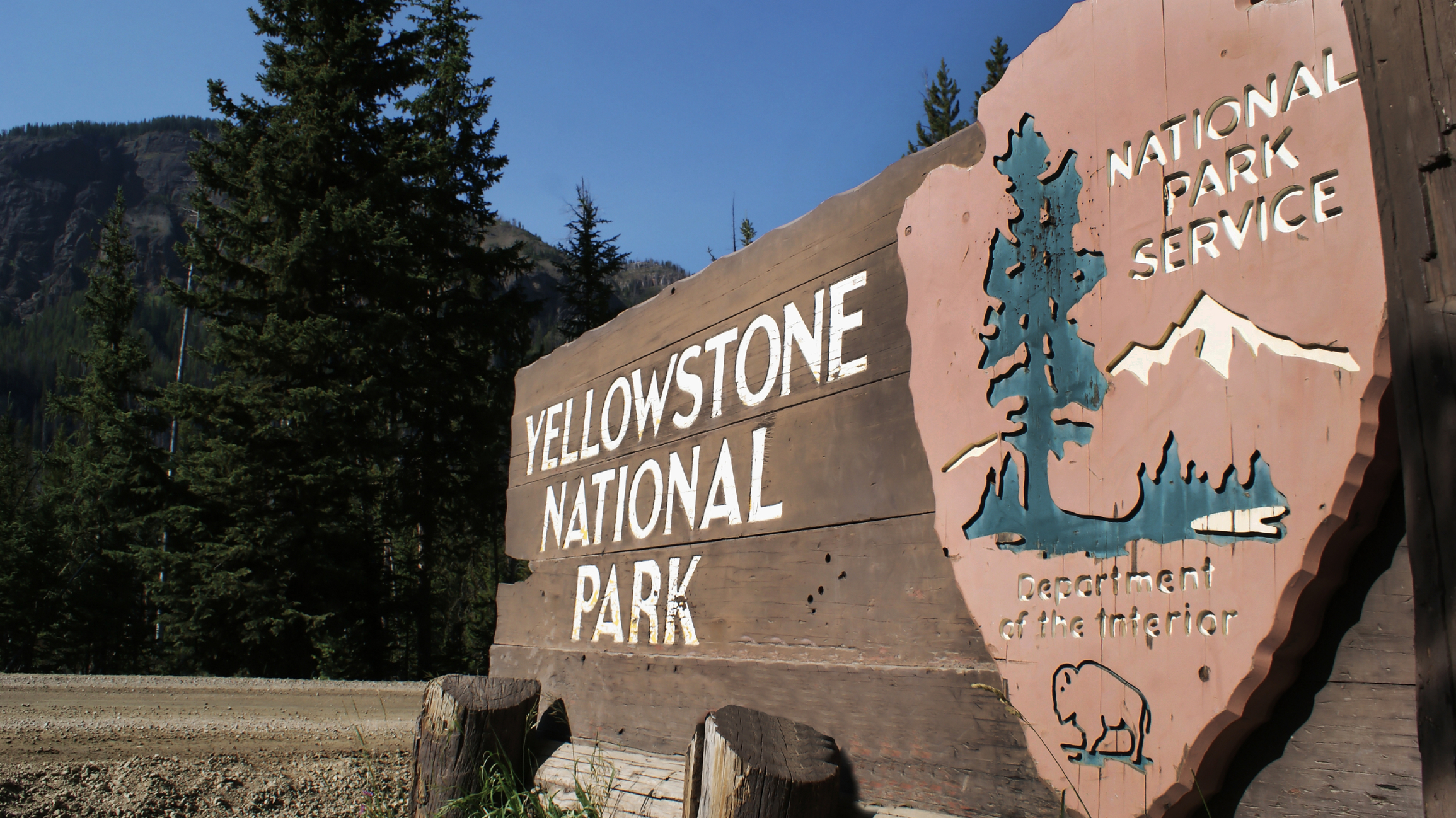 A sign at the entrance of Yellowstone National Park